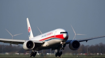 "일본 가지 마" 오사카·삿포로 줄줄이 타격…노선 900편 운항 중단한 中 항공사