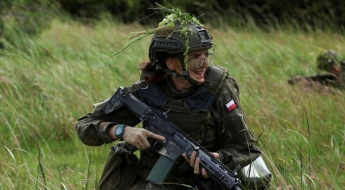 '전 국민 군사훈련' 발표에 이웃 국가들 '술렁'…고개드는 유럽 징병제