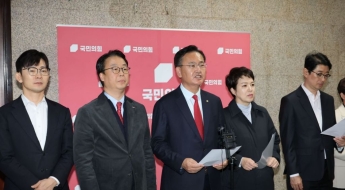 '필리버스터 제한' 국회법 개정안 운영소위 통과...野 