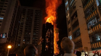 홍콩 고층아파트 단지 화재…