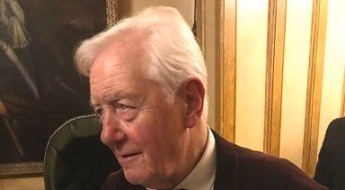 "아들 낳아주면 연봉 1억"…수십년간 '4050 여성' 찾고 있는 79세 귀족