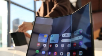 두번 접는 스마트폰 '트라이폴드'…펼치면 10인치 대화면