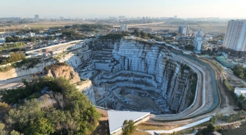 [디깅트래블]지하에 뒤집힌 콜로세움, 황등석산