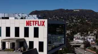 '워너' 삼키려는 넷플릭스에…美소비자 '반대' 소송