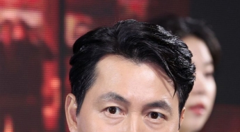 정우성, 혼외자 인정 1년만 복귀 "사적 변화 말씀 못 드려"