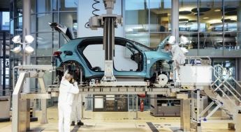 EU,'2035 내연기관차 판매 금지' 철회…완성차 업계도 전략 수정