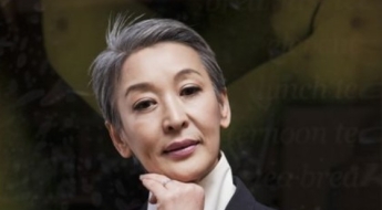 '1세대 연극 스타' 배우 윤석화뇌종양 투병 중 별세