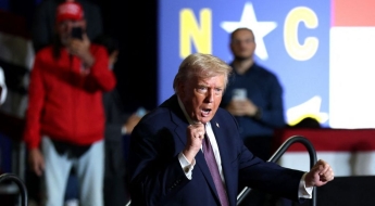 美트럼프 벌써 '조기 유세 모드'…경합주 찾아 '둠칫 댄스'