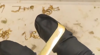 "진짜 금 또 나왔다"…에어컨 이어 15년 전 '휴대폰'에서도 발견