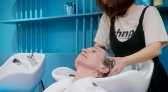 "한국 여행 왔다가 푹 빠졌어요" 새 '필수코스' 뜨는 'K두피케어'