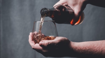 '하루 9g'도 쌓였다…매일 마신 술에 '이 암' 위험 50% 증가