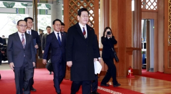 통합 넥타이 매고 출근… 소통 '청와대 시대' 연다