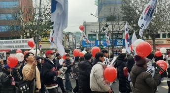 "아스팔트 극우는 극소수…정치인들, 젊은 세대를 이용한다" [극우청년은 누구인가]