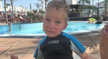 공짜로 맞은 '34억 주사' 기적 일으켰다…걷지 못했던 英 소년 '놀라운 변화'