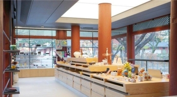 넷플릭스가 띄운 'K굿즈', 161억 팔렸다…최대 실적