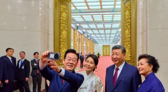 韓中정상 '인생샷' 찍은 그 폰…시진핑 선물 '샤오미 15 울트라'