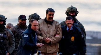 음식에선 바퀴벌레, 샤워실엔 곰팡이…악명 높은 이곳에 마두로 있다