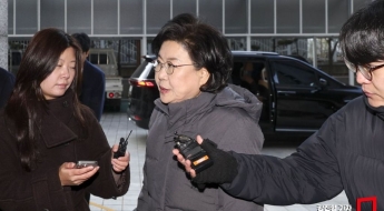 인사청문장에 들어가지 못한 이혜훈 "자료 다 냈다" 반박