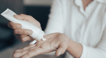 "핸드크림 바르셨죠? 나가세요"…양양 유명 카페서 무슨 일