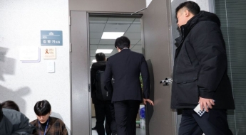 경찰, '공천헌금 의혹' 김병기 부부 등 5명 출국금지