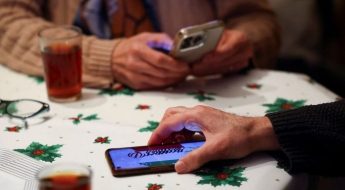 인터넷 끊긴 이란, 어떻게 소통하나 봤더니…너도나도 '비트챗' 깔았다