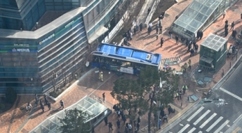서대문역 인근 건물로 버스 돌진…부상자 4명 중 한 명 위독