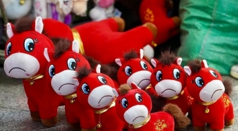 실수가 만든 대박…하루 매출 400개서 '수만 개' 뛴 '우는 말' 中서 인기