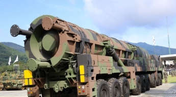 김정은 은신한 지하벙커 파괴한다…드디어 실전 배치한 괴물 미사일 '현무-5' 