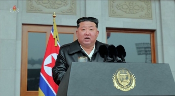 김정은, 공장 시찰서 부총리 해임 