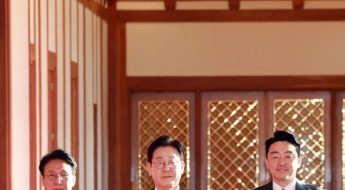 더딘 입법에 애타는 李대통령, 국회와 연쇄 회동 