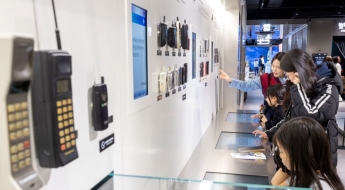 [르포]추억의 삐삐부터 AI까지…KT '온마루'에 통신 역사 모였다