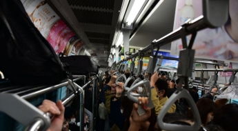 여성만 당한다는 건 착각…남성 6명 중 1명 