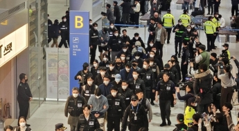 캄보디아 송환 조직원 73명 중 72명 영장 청구…1명 '구속'