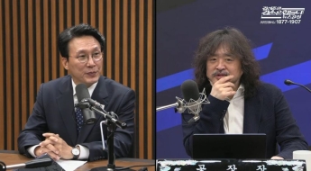 총리실 '여론조사 넣지 말라' 요청에 김어준 "내가 알아서 할 것"