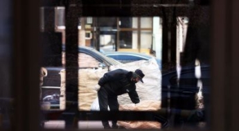 "탈 나라는 건가"…경비원에게 준 선물 알고 보니 '상한 식품'