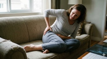 계단 오르다 갑자기 '욱신욱신'…그냥 지나쳤다가는 큰일[콕!건강]