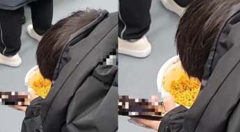 버스는 안 되는데, 지하철선 왜 보쌈·컵라면까지…취식 민원 연 1000건 '처벌 근거 無'