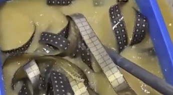 휴대폰서 금 나온다?… 금값 폭등에 '유심 연금술' 논란