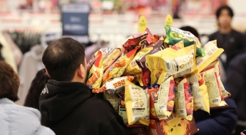 이마트 행사 뒤 '맛동산' 검색 9만5000% 폭증…중고거래 시장에 무슨 일?