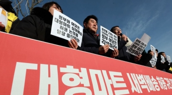 한국판 월마트 vs 쿠팡 천하…새벽배송 시장 지각변동?