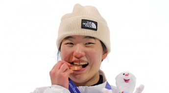 손목 부러져도 다시 훨훨 날았다…18세 여고생 스노보더 유승은, 설상 여자 첫 동메달(종합)