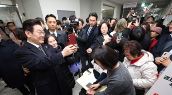 李 대통령이 칭찬한 '그냥드림'…신한금융, 100억으로 확대