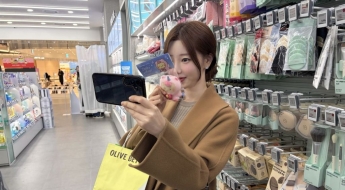 "7만원 꼭 채워야 해" 2030여성 우르르…'1인당 구매 제한'까지 올리브영 무슨일[지금 사는 방식]