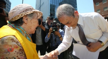 길원옥 할머니 사죄 '과거사 반성'…日석학 무라오카 다카미쓰 별세