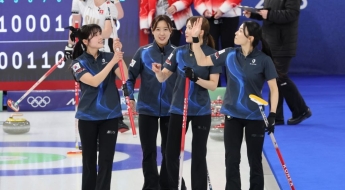 女컬링 3연승 불발…'세계 1위' 스위스에 5-7 패
