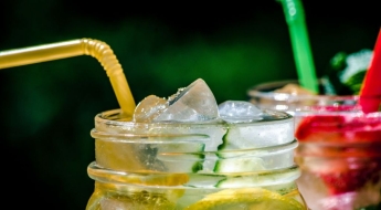 유명 프랜차이즈 카페서 마신 '음료 한 잔'에 사망…21세 여대생에게 무슨 일이