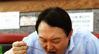 "군대보다 낫네" 떡갈비에 순댓국까지…무기수 된 윤석열 식단 보니