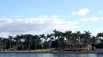 20대 트럼프 지지자, 총 갖고 마러라고 진입하려다 사살