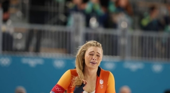 '스포츠 브라 노출' 네덜란드 빙속 스타 경기복, 경매가 1000만원 넘길 듯