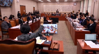 취득한 자사주 1년내 의무 소각…3차 상법 개정안 법사위 통과